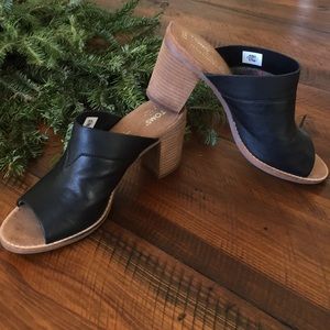 Toms Black Heeled Open-Toed Wood Mules Size 9.5